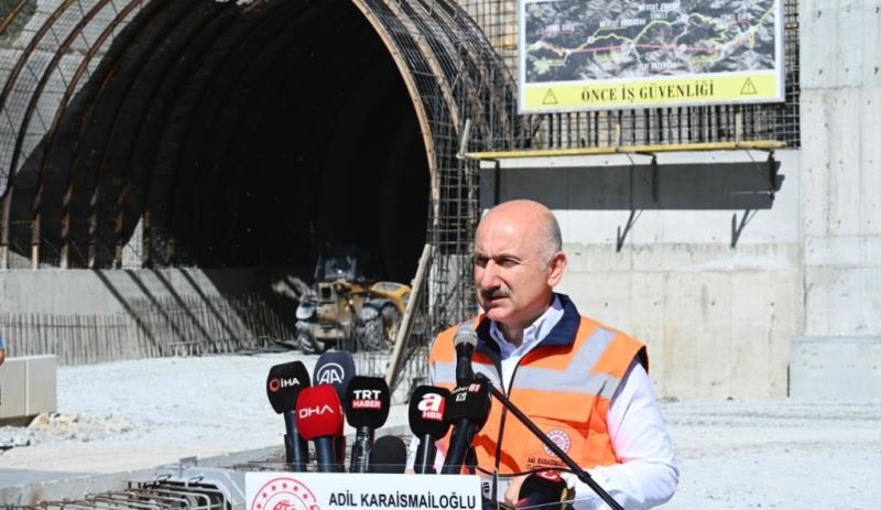 ULAŞTIRMA VE ALTYAPI BAKANI KARAİSMAİLOĞLU: TÜRKİYE’NİN EN UZUN TÜNELİ ZİGANA’DA SONA YAKLAŞILDI