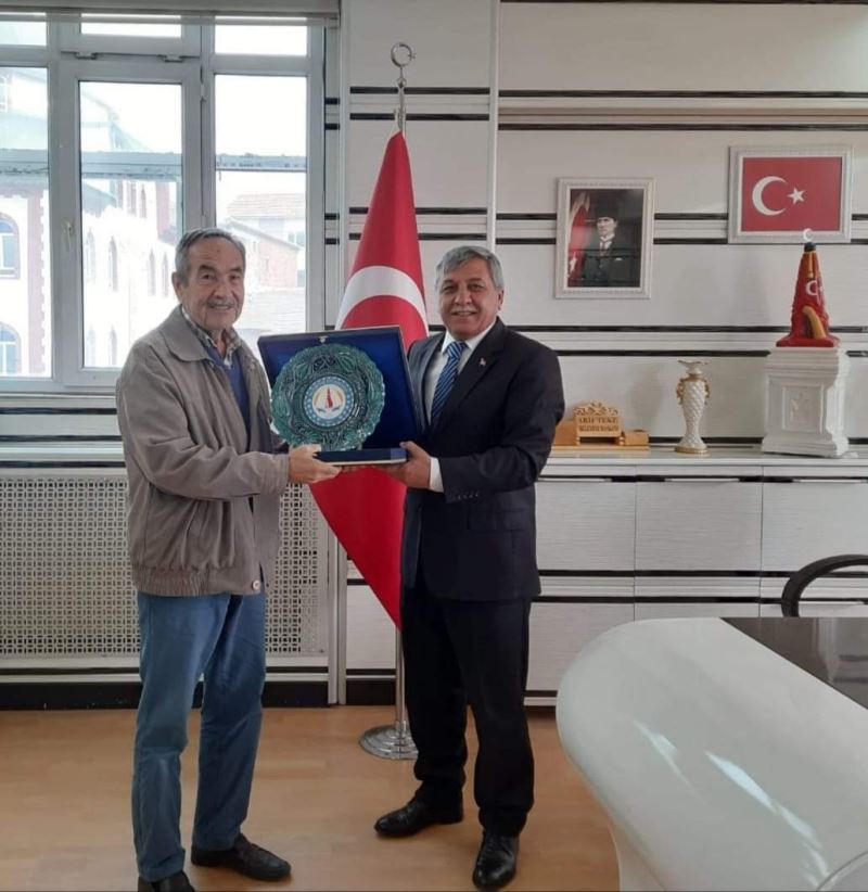 Önceki Altıntaş Belediye Başkanlarımızdan,değerli büyüğümüz Mehmet Binici Abimiz Belediyemizi ziyaret ettiler.