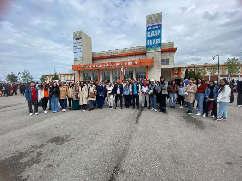 BAŞKAN DEMİRTAŞ  ÖĞRENCİLERİ TÜYAP KİTAP FUARIYLA BULUŞTURDU