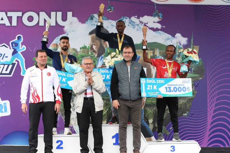 Büyükkılıç, Uluslararası Kayseri Yarı Maratonu Ödül Töreni