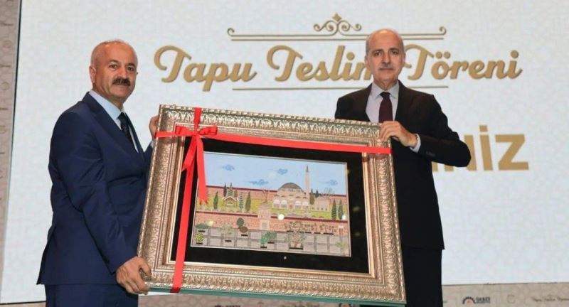 GEBZE’DE NUMAN KURTULMUŞ’UN KATILIMIYLA TAPU TESLİM TÖRENİ