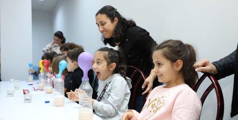 MUDANYALI ÇOCUKLARA ARA TATİL HEDİYESİ DENEYLERLE MASALLAR ATÖLYESİ BAŞLADI