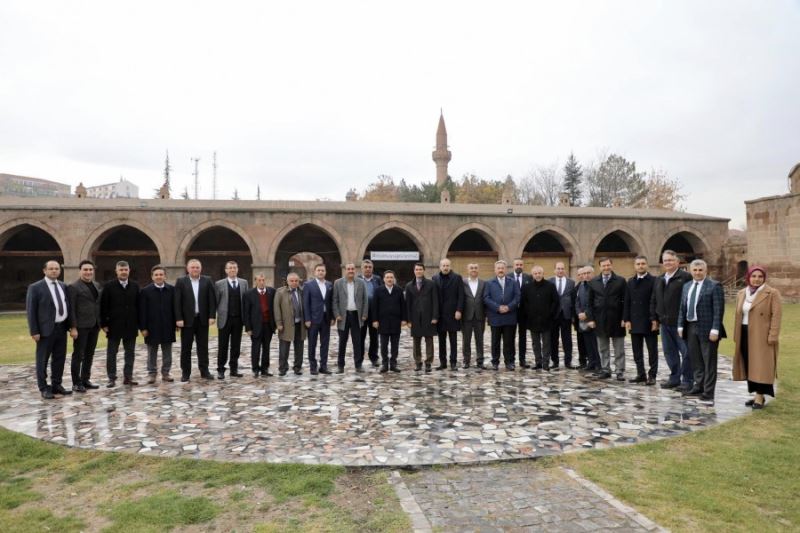 Kayseri Valimiz Sn. Gökmen Çiçek, Vali Yardımcılarımız, İncesu Kaymakamı Sn. Aydın Göçer, Kayseri Ticaret Odası Başkanı Sn. Ömer Gülsoy, Kayseri Sanayi Odası Başkanı Sn. Mehmet Büyüksimitçi, Kayseri Ticaret Borsası Başkanı Sn. Recep Bağlamış, Melikgazi B
