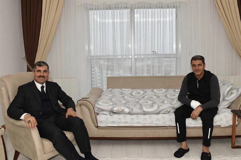 Talihsiz bir kaza geçiren Korkut Belediye Başkanımız Sami Pekbay’ı ziyaret ettik