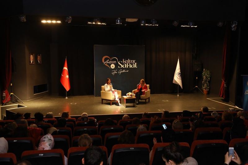 Açelya Akkoyun Sevenleri ile Buluştu