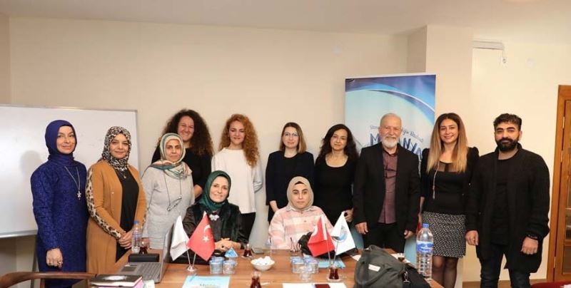 SESLİ KÜTÜPHANE GÖNÜLLÜLERİNE SESLENDİRME EĞİTİMİ BAŞLADI