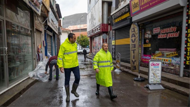 Beklenen yağışlar geldi, İZSU teyakkuza geçti