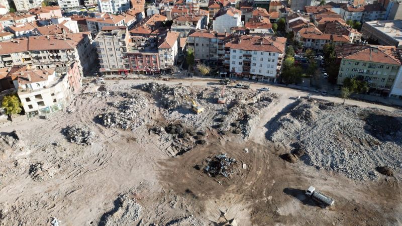 KENTSEL DÖNÜŞÜM ALANINDA MOLOZ TAŞIMA İŞLEMİNE BAŞLANILDI