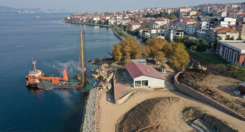 Değirmendere çekek yeri için kazıklar çakılıyor