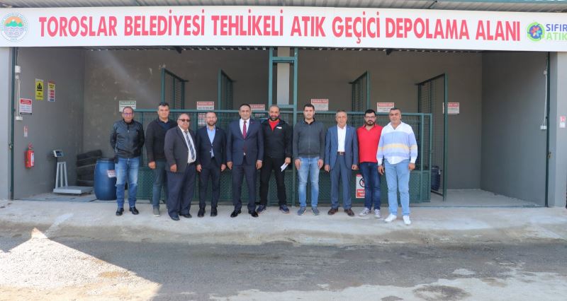 SIFIR ATIK ŞEHRİ TOROSLAR’DA, TEHLİKELİ ATIKLAR GEÇİCİ DEPOLAMA ALANI’NDA AYRIŞTIRILIYOR