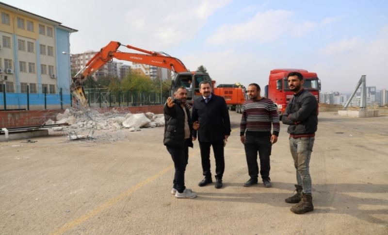 ESENTEPE’YE SENTETİK ÇİM SAHA KAZANDIRILIYOR