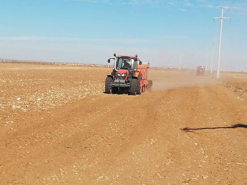 ODUNPAZARI BELEDİYESİ TAŞLI ARAZİLERDE ISLAH ÇALIŞMALARINA BAŞLADI
