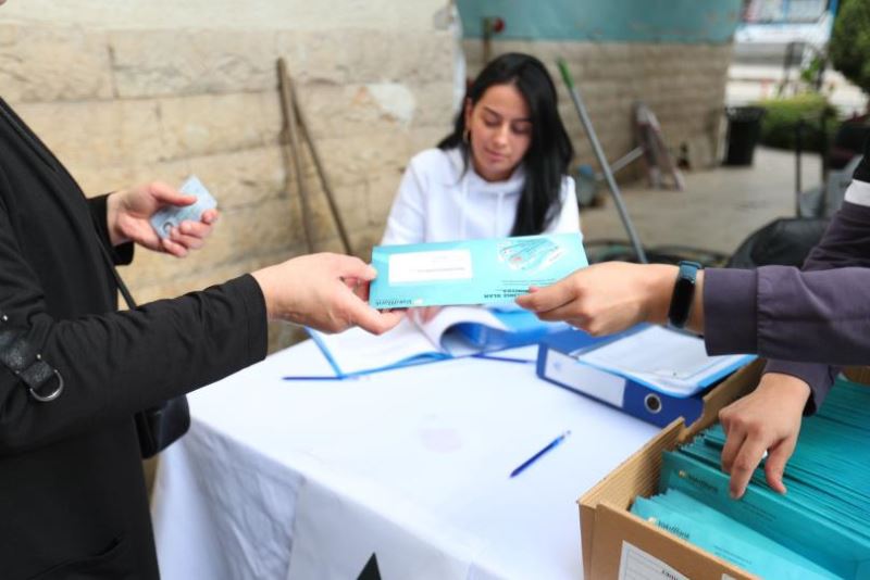 Merkezefendili Öğrencilere Banka Kartları Teslim Edildi