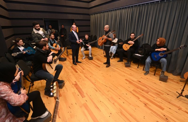 BAŞKAN PEKYATIRMACI SANAT AKADEMİSİ’NDE DERSE KATILDI