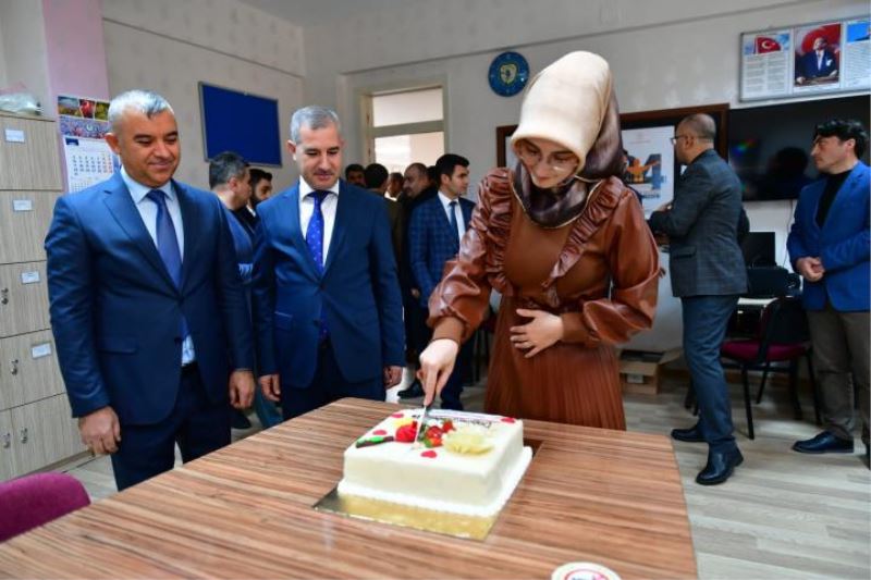“Öğretmenlerimize Saygı, Geleceğimize Saygıdır”