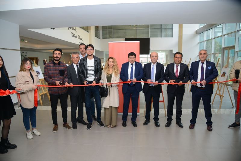 BAŞKANIMIZ EKİCİOĞLU “SENİN ŞEHRİN KIRŞEHİR” TEMALI KOLAJ SERGİSİNİN AÇILIŞINI YAPTI