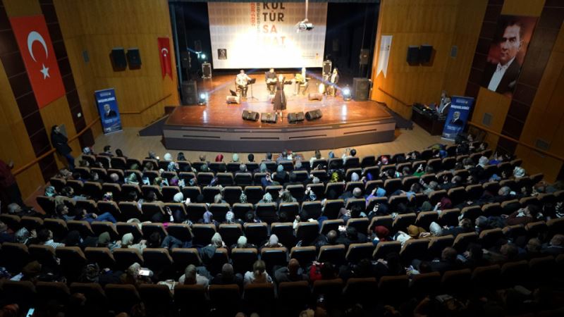 Dilek Türkan, Kahramanmaraş’ta Sevenlerine Duygu Dolu Anlar Yaşattı