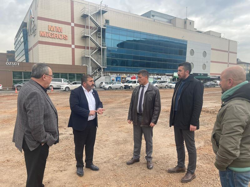 İZMİT BELEDİYESİ YAHYA KAPTAN PAZAR ALANINDA ÇALIŞMALARI YAKINDAN TAKİP EDİYOR