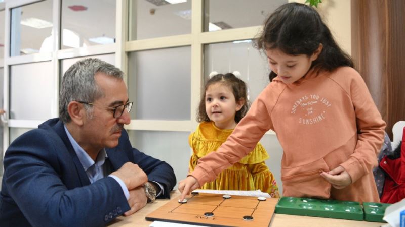 Başkan Güngör, Kütüphanede Gençlerle Bir Araya Geldi