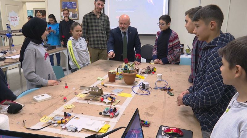 BAŞKAN ÇOLAKBAYRAKDAR; “GENÇLERİMİZİ, DAHA DONANIMLI ŞEKİLDE GELECEĞE HAZIRLIYORUZ”