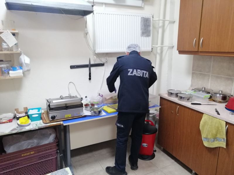 ÖĞRENCİLERİN SAĞLIĞI İÇİN KANTİN DENETİMLERİ YAPILDI