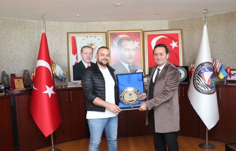 Başkan Yanmaz’dan İşadamına Teşekkür Plaketi