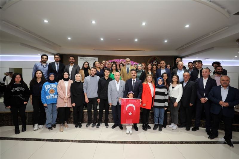 Yaşar Nevşehirli Öğrencilerle Buluştu