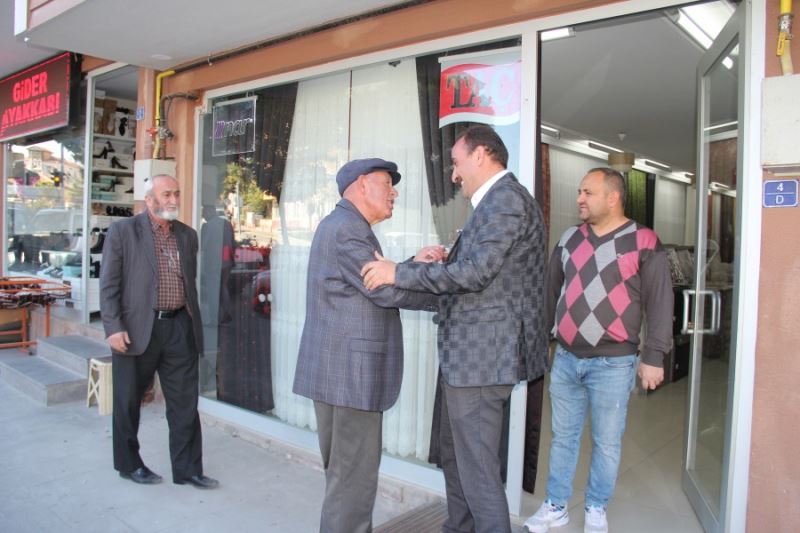 Belediye Başkanımız Av. Mustafa İlmek, İhsanaras mahallesindeki esnaflarımızı ziyaret ederek hasbihal edip hayırlı işler diledi.