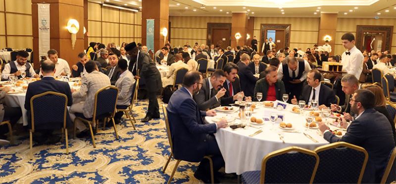 Çalıştaya gelen konuklar gala yemeğinde buluştu