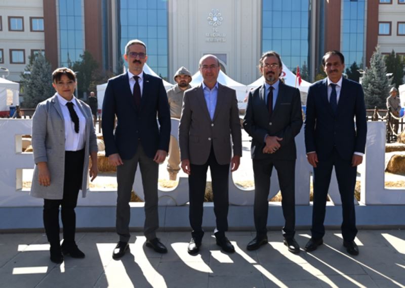 Türk Kızılay’ından Hilal-i Ahmer Sergisi ve Kan Bağışı Etkinlik Alanına Ziyaret SELÇUKLU BELEDİYESİ’NE “KANIMIZDA VEFA VAR” TEŞEKKÜRÜ