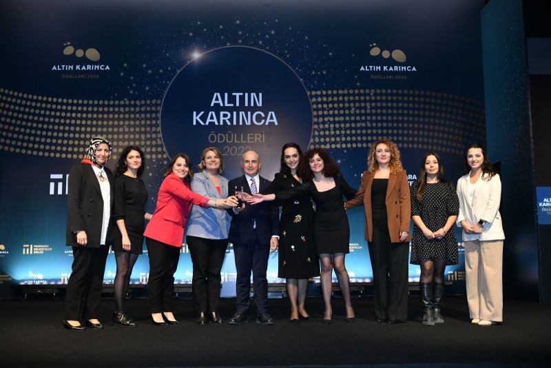 ALZHEİMER YAŞAM EVİ’NE ALTIN KARINCA ÖDÜLÜ