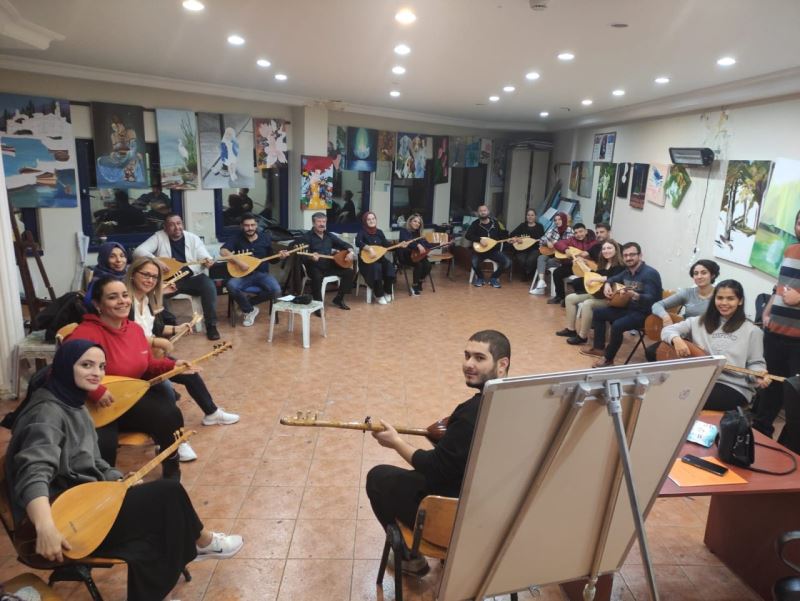 İZMEK BAĞLAMA KURSU  YOĞUN İLGİYLE DEVAM EDİYOR