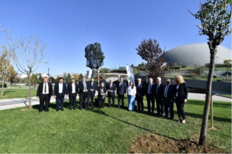 Bursa’nın Erguvanları Almanya’da Kök Salacak