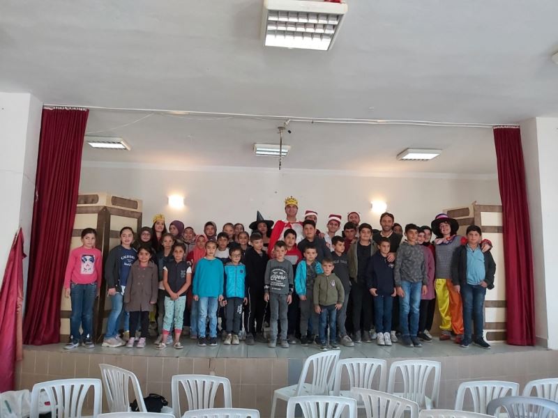 Şehir Tiyatrosu Oyuncuları “Zelzele” Adlı Oyunlarını Özlüce’de Sahneledi