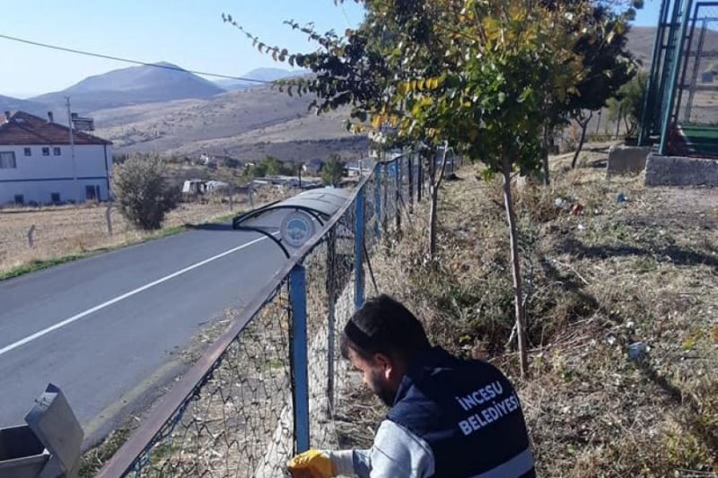İlçemize bağlı Hamurcu mahallemizdeki okulumuzun bahçesinde bulunan çitlerin tamiri ekiplerimizce yapıldı.
