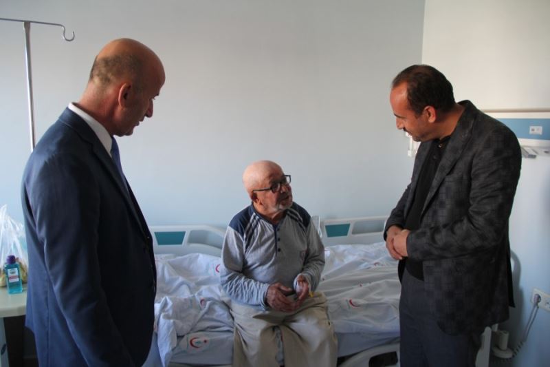 Belediye Başkanımız Av. Mustafa İlmek, Devlet Hastanesi Müdürü Suat Özen ile birlikte İncesu Devlet Hastanesinde tedavi gören