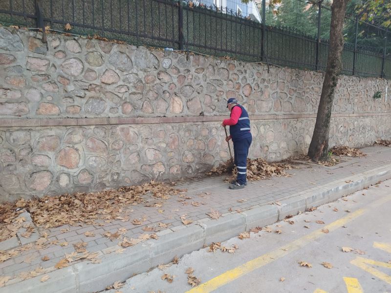 İZMİT BELEDİYESİ MAHALLELERİ HİJYENLE BULUŞTURMAYA DEVAM EDİYOR