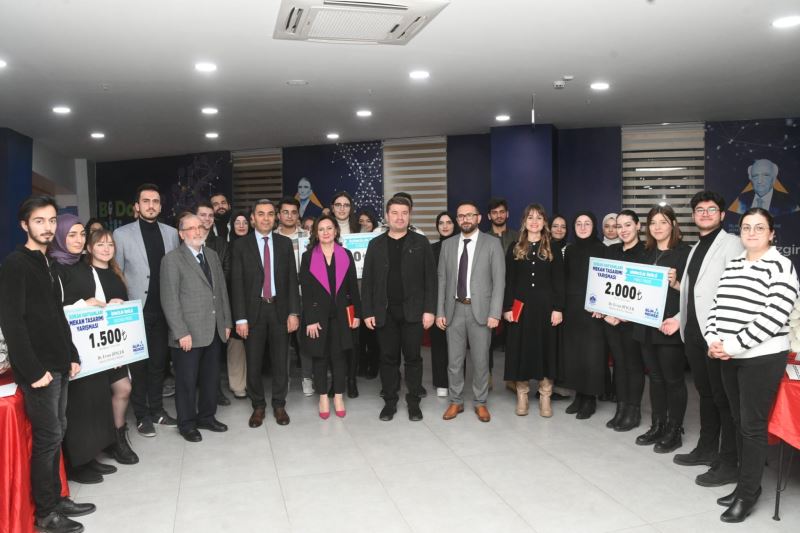BELEDİYE BAŞKANI DR EVREN DİNÇER “YAŞAMIN ATIKLARI SOKAK HAYVANLARI İÇİN YENİDEN” TEMALI YARIŞMANIN KAZANANLARINI ÖDÜLLENDİRDİ