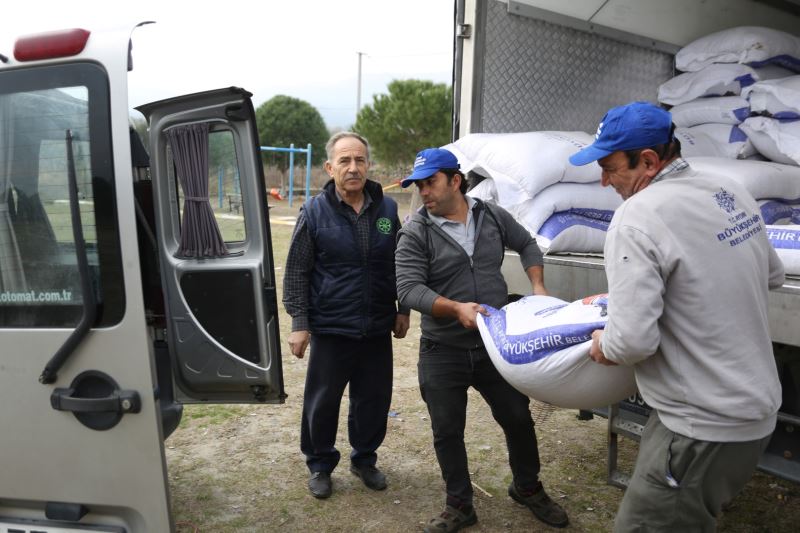 AYDIN BÜYÜKŞEHİR BELEDİYESİ’NDEN KÜÇÜK AİLE İŞLETMELERİNE YEM DESTEĞİ