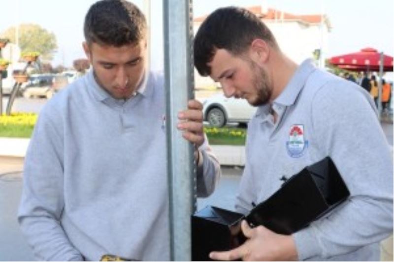 YALOVA’YA İZMARİT TOPLAMA KUTULARI