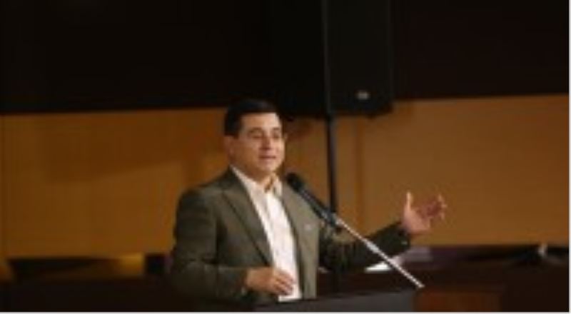 Tütüncü, siyaset akademisinde