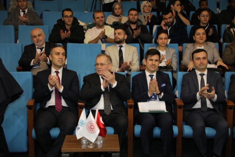 Başkan Demir : Taş üstüne taş koyanın yanındayız