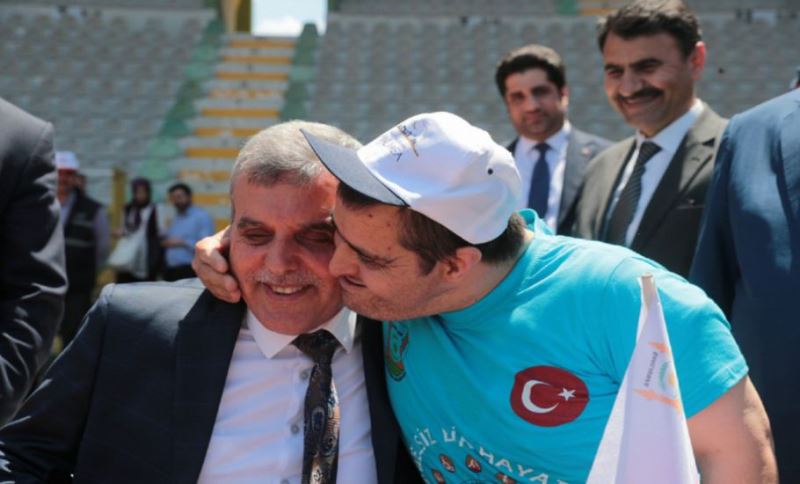 Başkan Beyazgül, “Engelli Kardeşlerimizin Hayatlarını Kolaylaştırmaya Devam Edeceğiz”