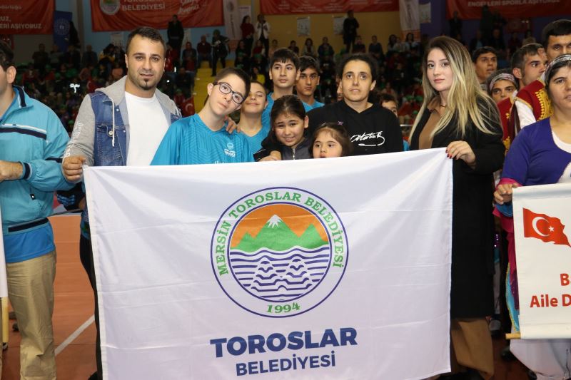 TOROSLAR’DA, “ENGEL OLMA, FARKINDA OL” ETKİNLİĞİ İLE ÖZEL BİREYLER HÜNERLERİNİ SERGİLEDİ