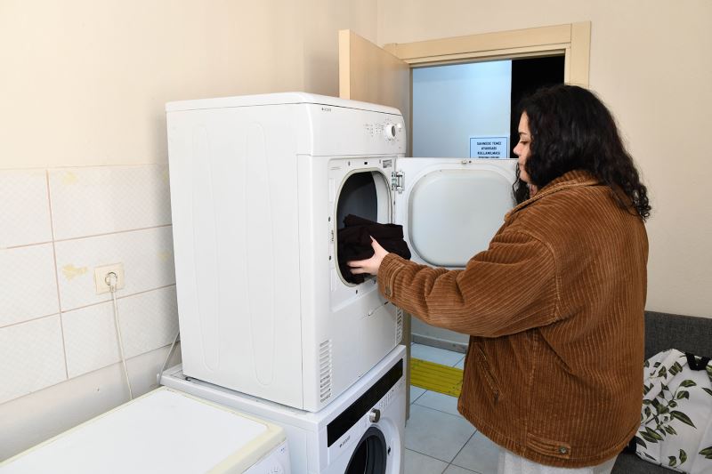 GENÇLERE ÜCRETSİZ ÇAMAŞIR YIKAMA VE KURUTMA HİZMETİ