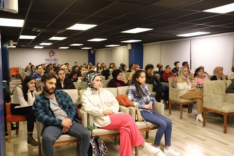 Diplomasi Akademisi 427 Öğrenci ile Eğitimlerine Devam Ediyor
