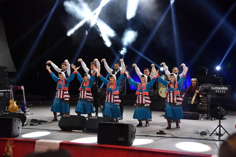 Öğrenciler ‘Gençlik Festivali’nde coştu!