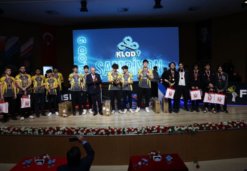 50 bin TL ödüllü TEKNOMER E-spor Gençlik Kupası`nda kıran kırana final