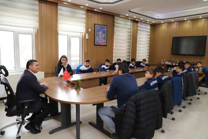Pırıl pırıl genç futbolcularımız yetişiyor...