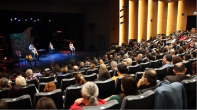 “D-21” İZMİR ŞEHİR TİYATROLARININ KONUĞU OLDU